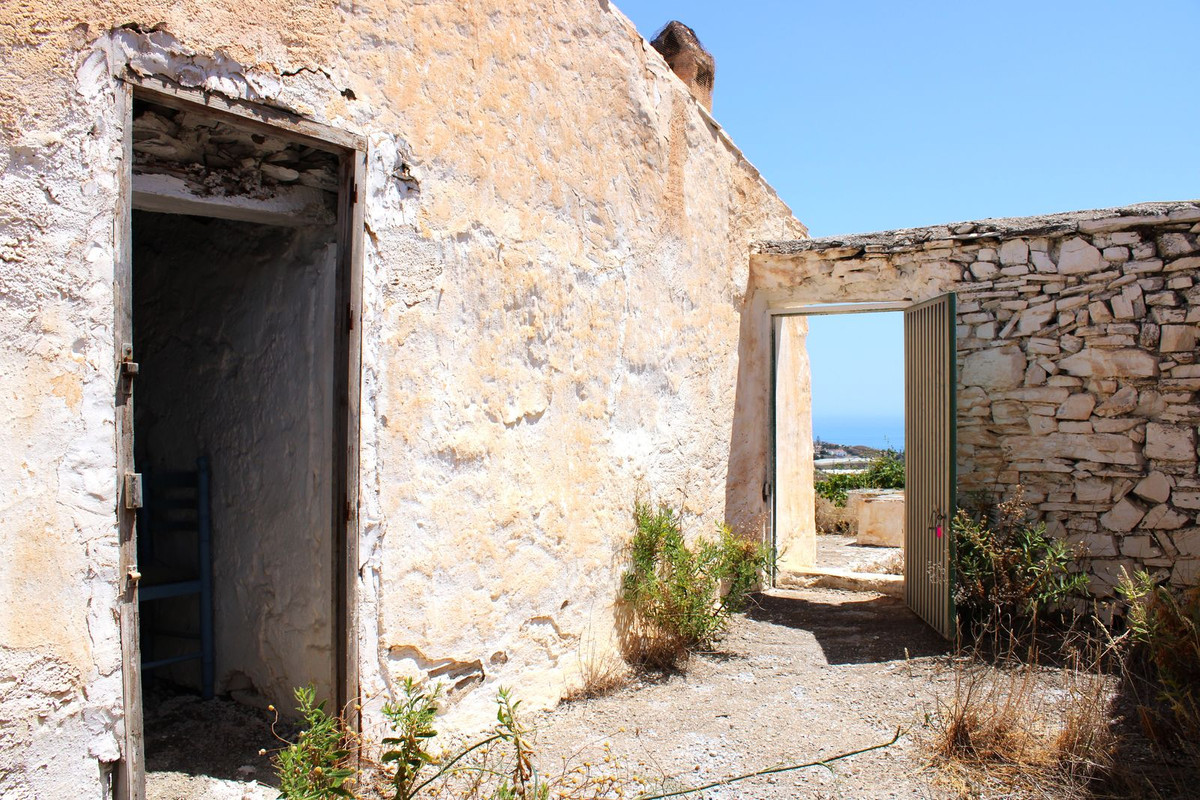 Se vende Finca - Cortijo de 2 dormitorios en Costa Del Sol East, Málaga, España