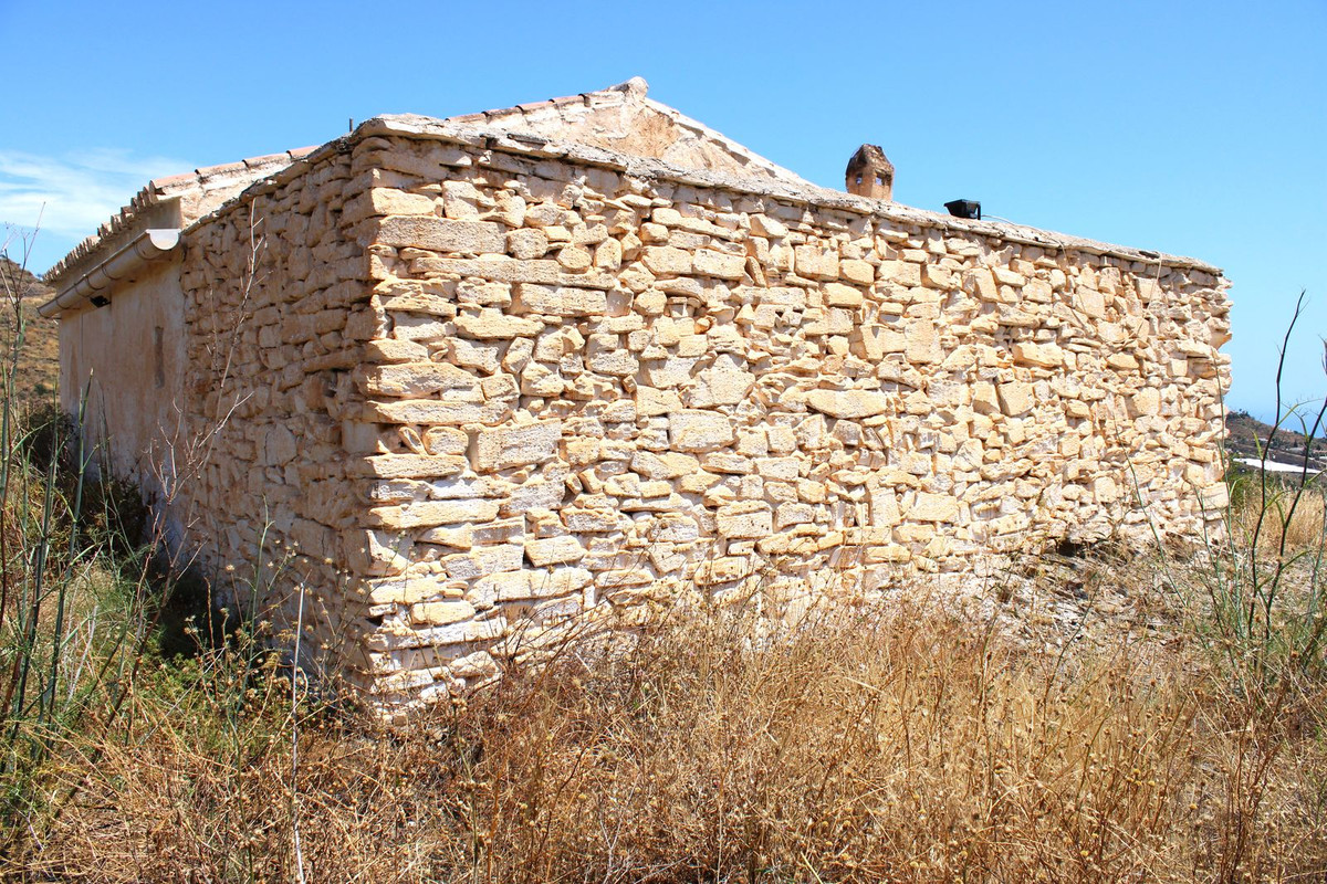 Se vende Finca - Cortijo de 2 dormitorios en Costa Del Sol East, Málaga, España