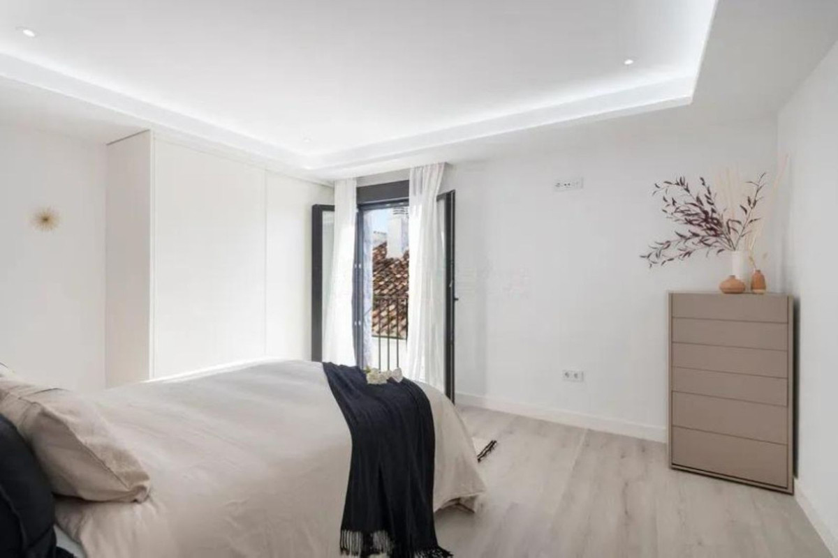 3 Bed Apartment for sale in Puerto Banús Costa Del Sol, Málaga, Spain