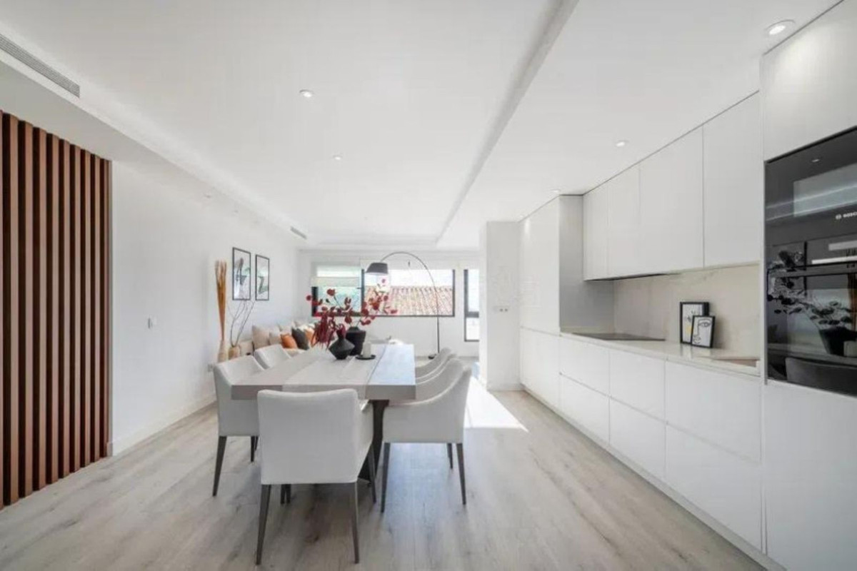 3 Bed Apartment for sale in Puerto Banús Costa Del Sol, Málaga, Spain