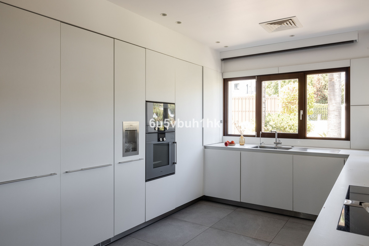 Se vende Villa - Chalet de 7 dormitorios en Costa Del Sol, Málaga, España