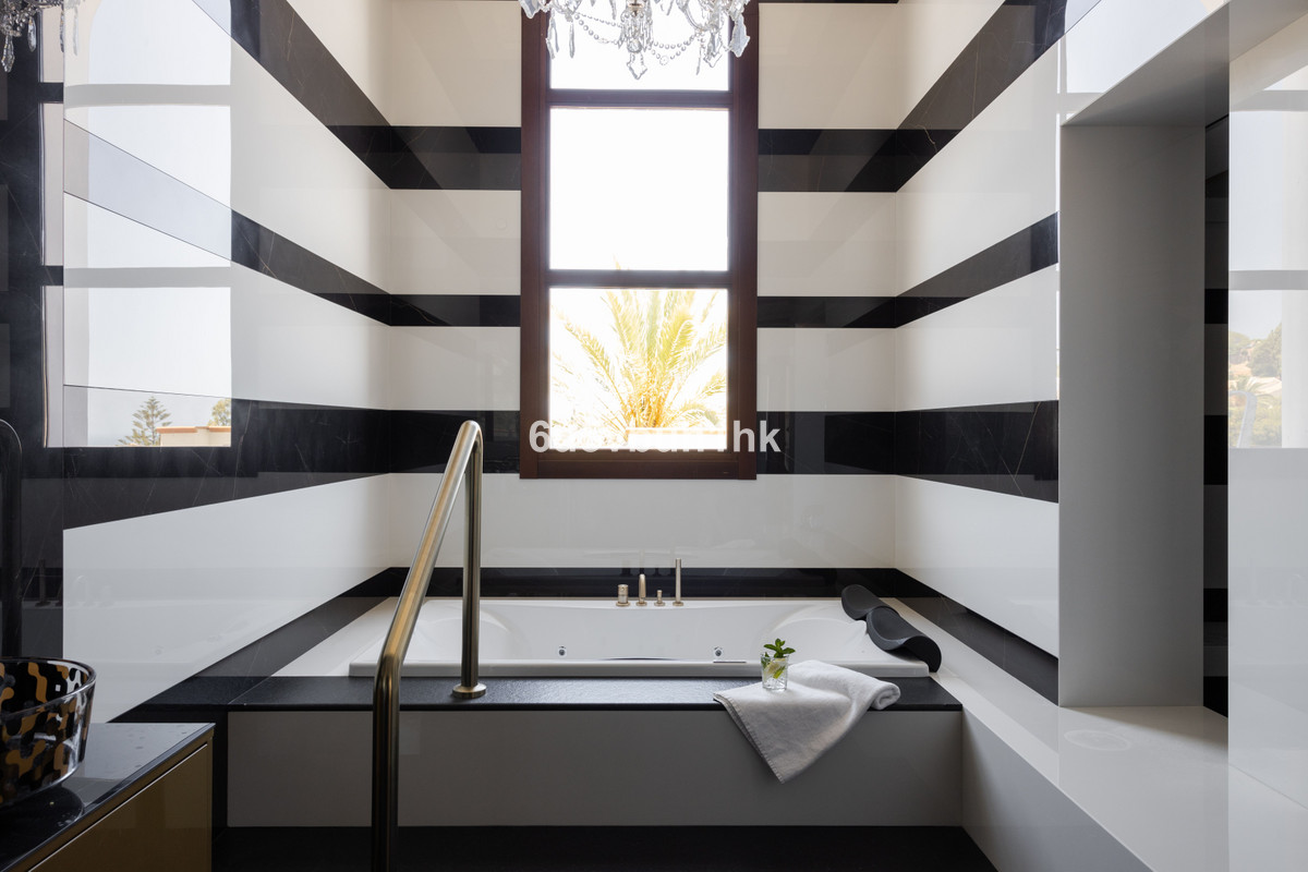 Se vende Villa - Chalet de 7 dormitorios en Costa Del Sol, Málaga, España