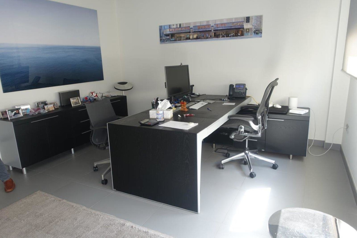 Commercial unit for sale in Puerto Banús Costa Del Sol, Málaga, Spain