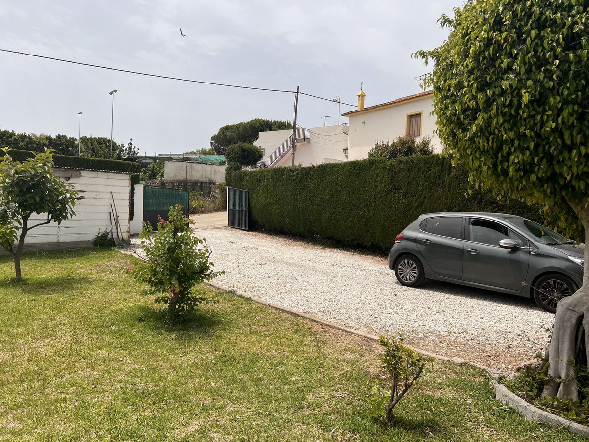 5 Bed Townhouse for sale in Selwo Costa Del Sol, Málaga, Spain