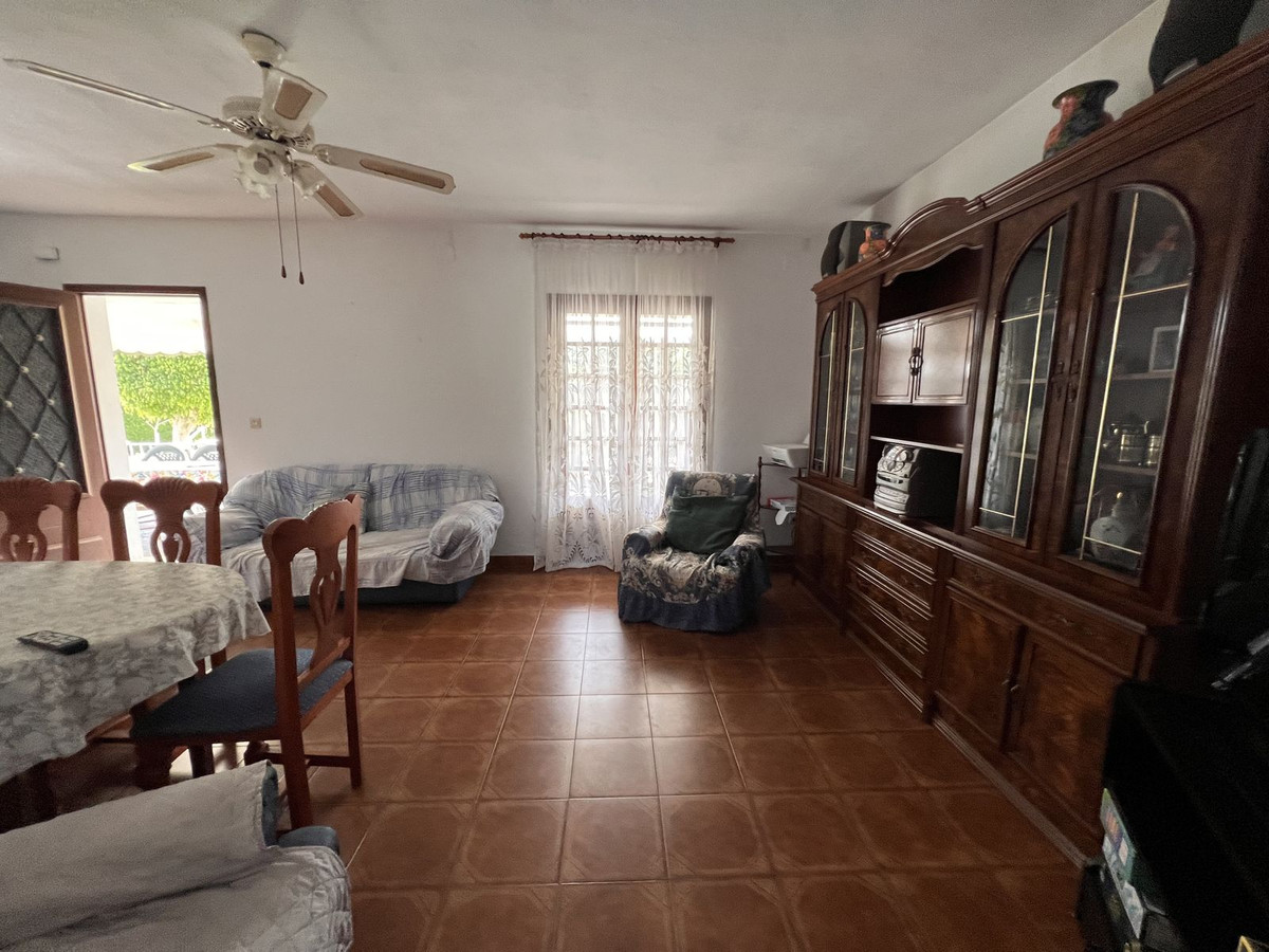5 Bed Townhouse for sale in Selwo Costa Del Sol, Málaga, Spain