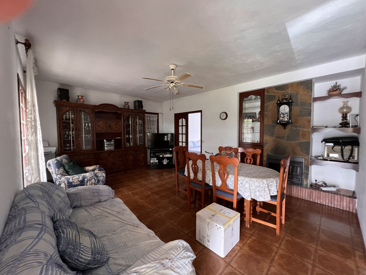 5 Bed Townhouse for sale in Selwo Costa Del Sol, Málaga, Spain