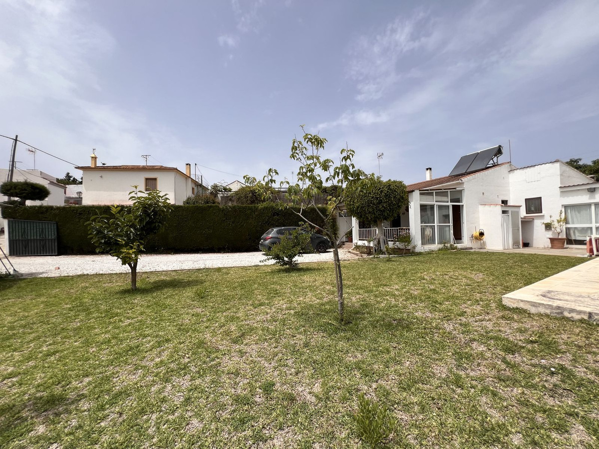 5 Bed Townhouse for sale in Selwo Costa Del Sol, Málaga, Spain