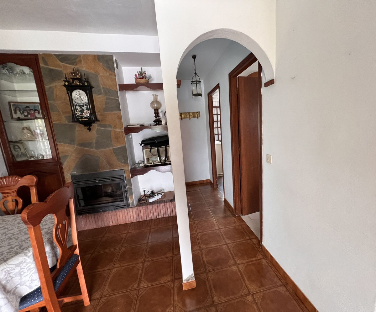 5 Bed Townhouse for sale in Selwo Costa Del Sol, Málaga, Spain