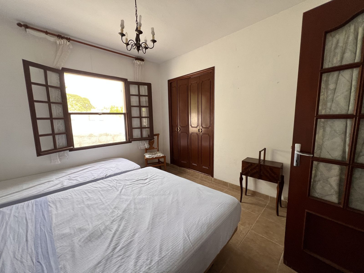5 Bed Townhouse for sale in Selwo Costa Del Sol, Málaga, Spain