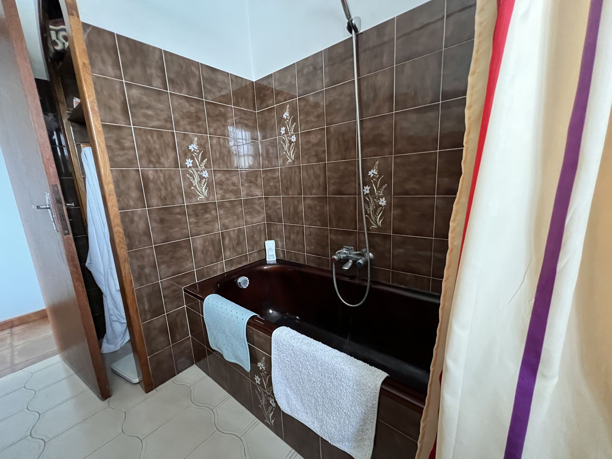 5 Bed Townhouse for sale in Selwo Costa Del Sol, Málaga, Spain