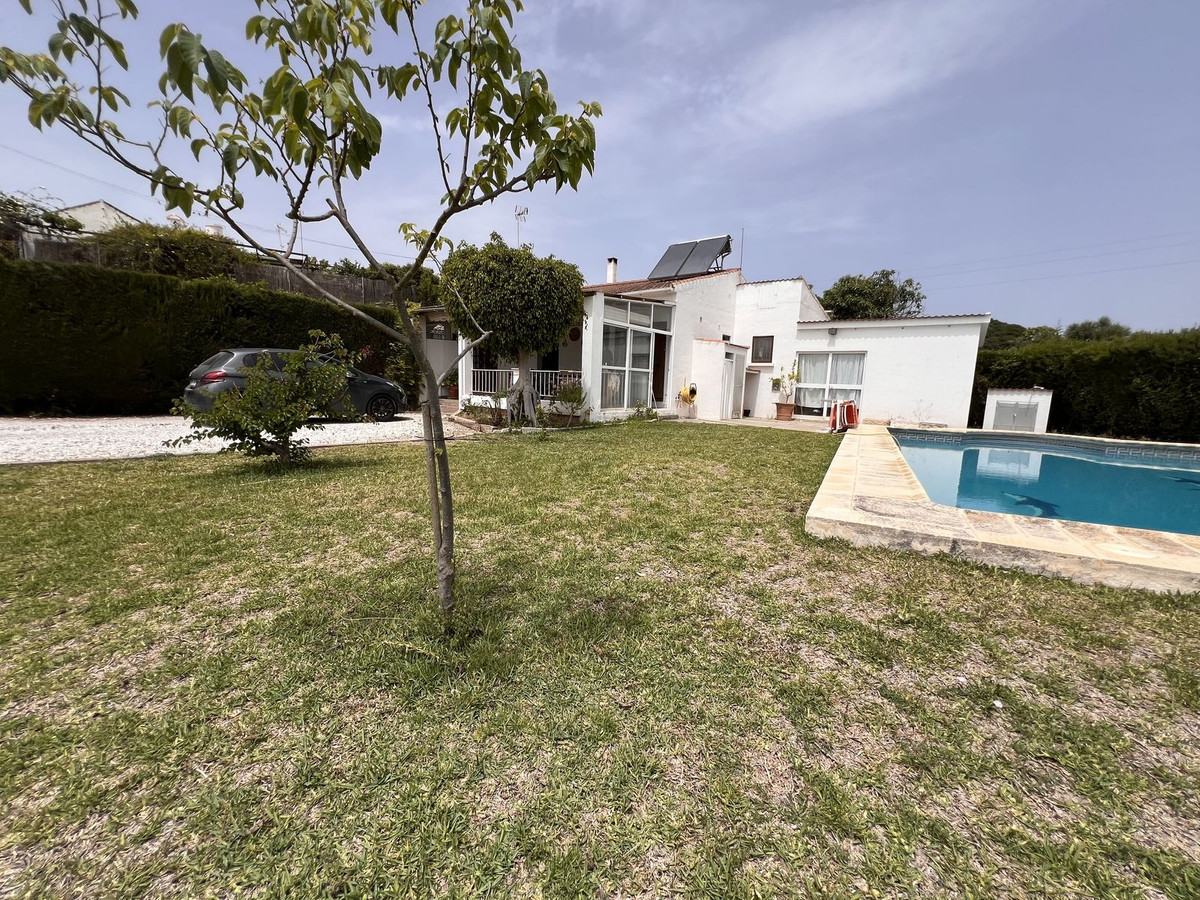 5 Bed Townhouse for sale in Selwo Costa Del Sol, Málaga, Spain