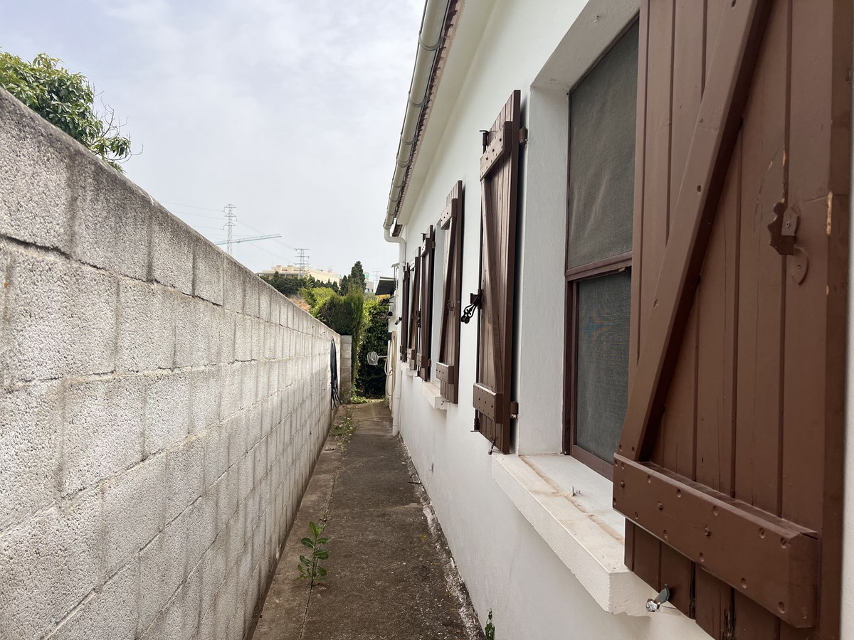 5 Bed Townhouse for sale in Selwo Costa Del Sol, Málaga, Spain