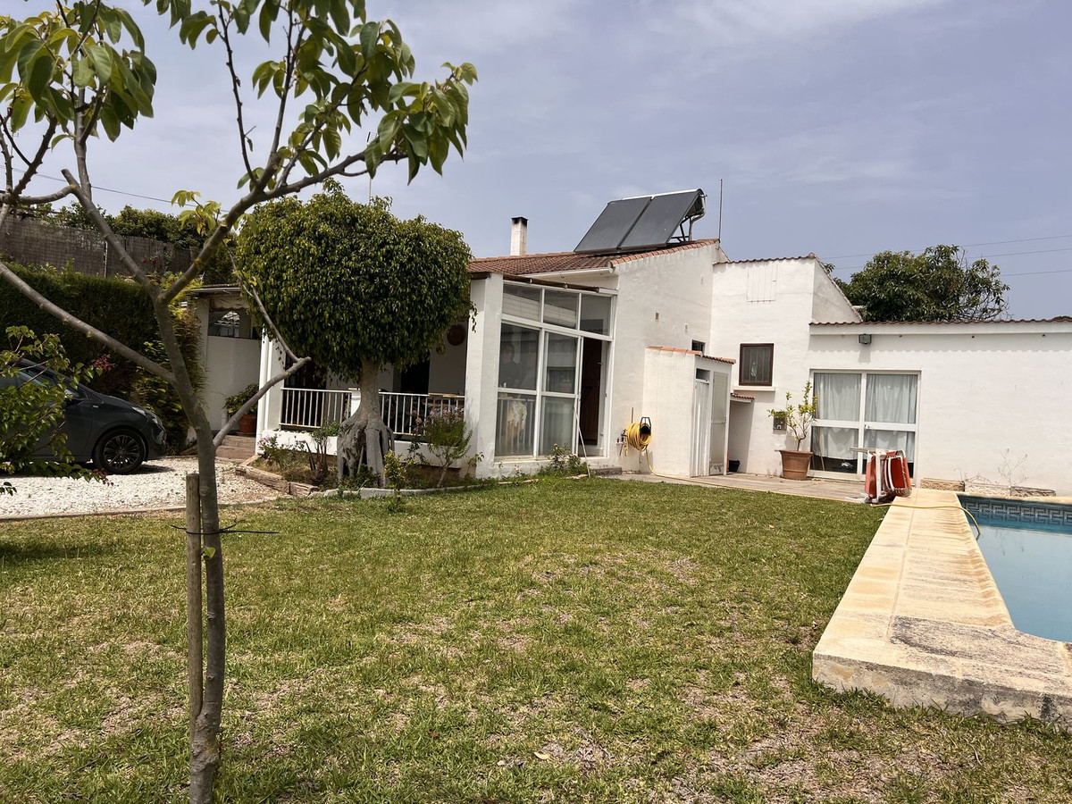 5 Bed Townhouse for sale in Selwo Costa Del Sol, Málaga, Spain