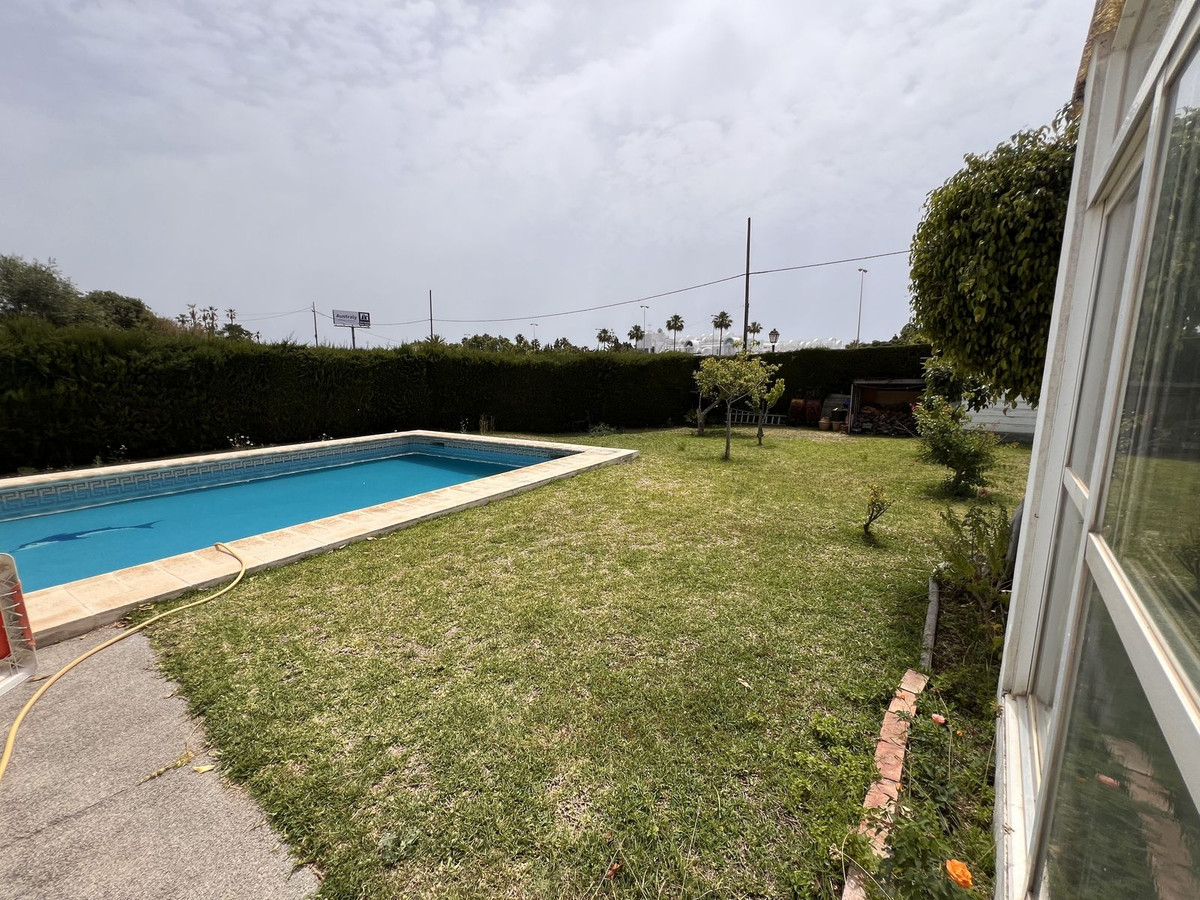 5 Bed Townhouse for sale in Selwo Costa Del Sol, Málaga, Spain
