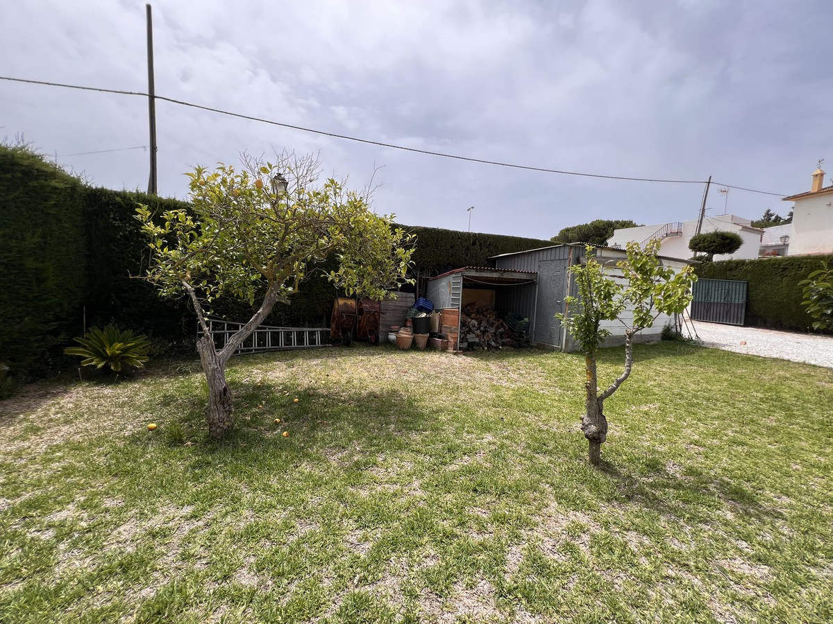 5 Bed Townhouse for sale in Selwo Costa Del Sol, Málaga, Spain