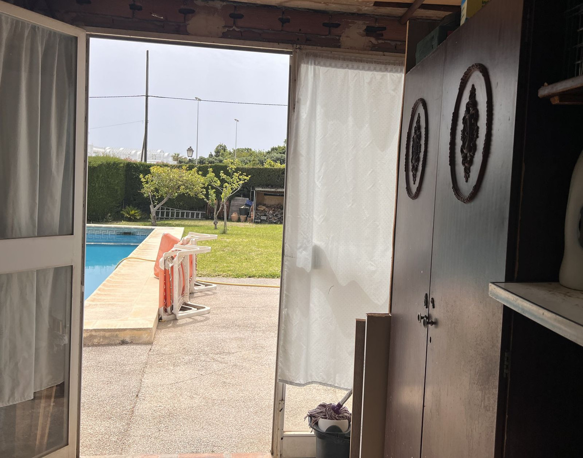 5 Bed Townhouse for sale in Selwo Costa Del Sol, Málaga, Spain