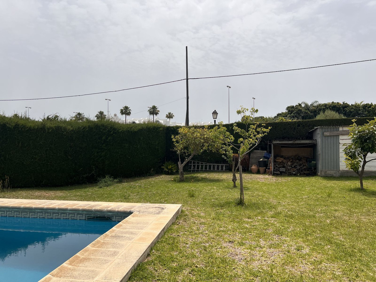 5 Bed Townhouse for sale in Selwo Costa Del Sol, Málaga, Spain