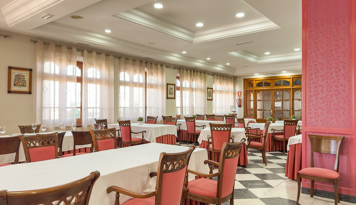 Se vende Hotel de 63 dormitorios en Costa Del Sol, Málaga, España