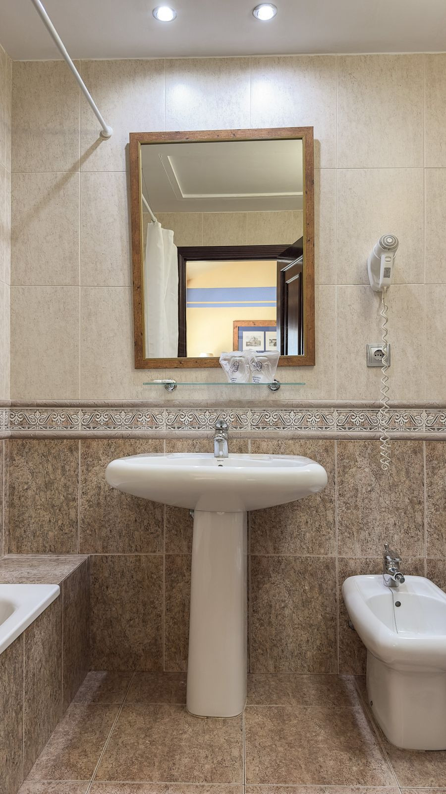 Se vende Hotel de 63 dormitorios en Costa Del Sol, Málaga, España