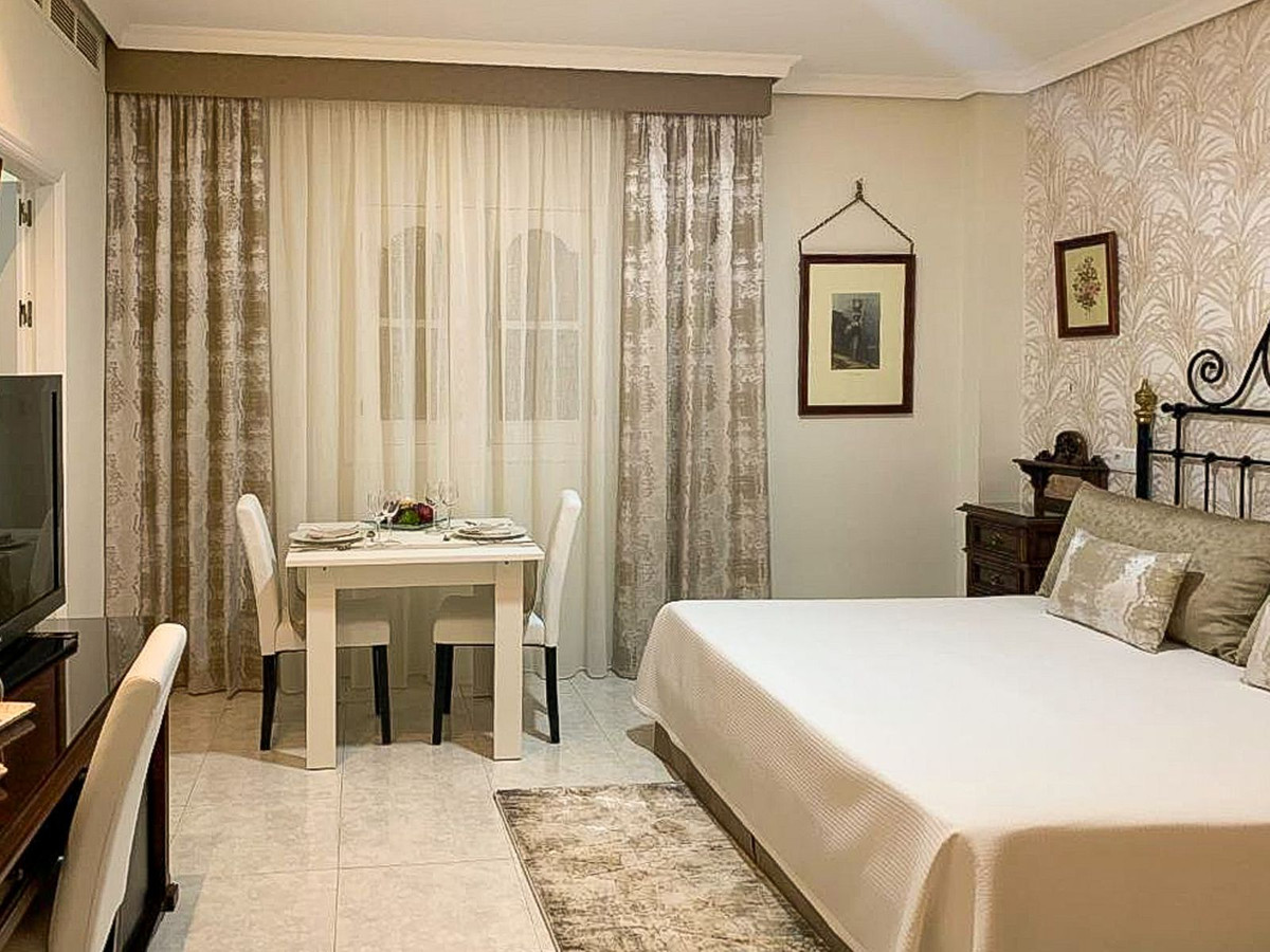 Se vende Hotel de 63 dormitorios en Costa Del Sol, Málaga, España