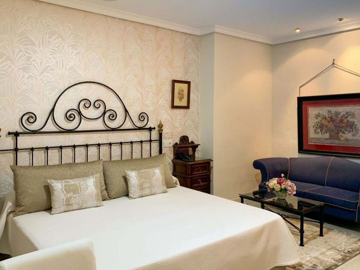 Se vende Hotel de 63 dormitorios en Costa Del Sol, Málaga, España