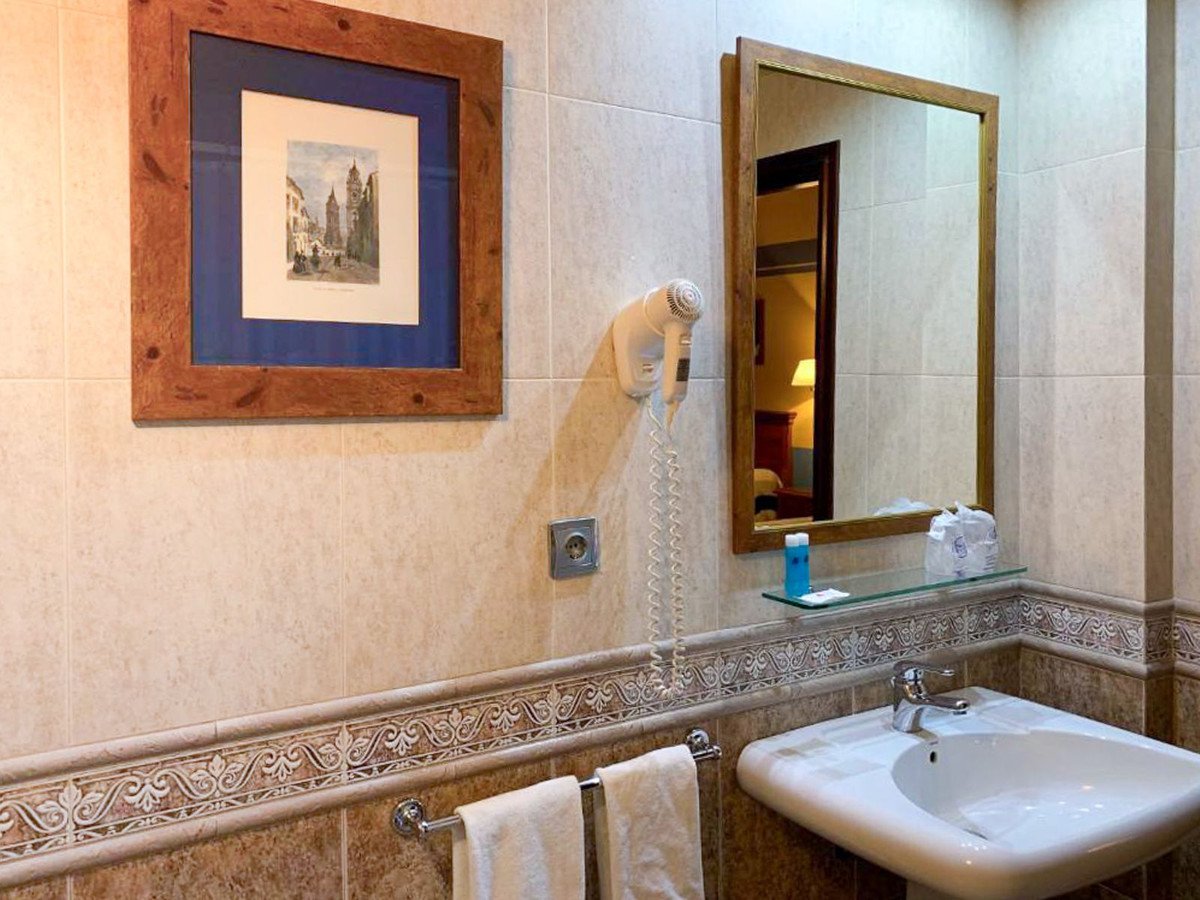 Se vende Hotel de 63 dormitorios en Costa Del Sol, Málaga, España