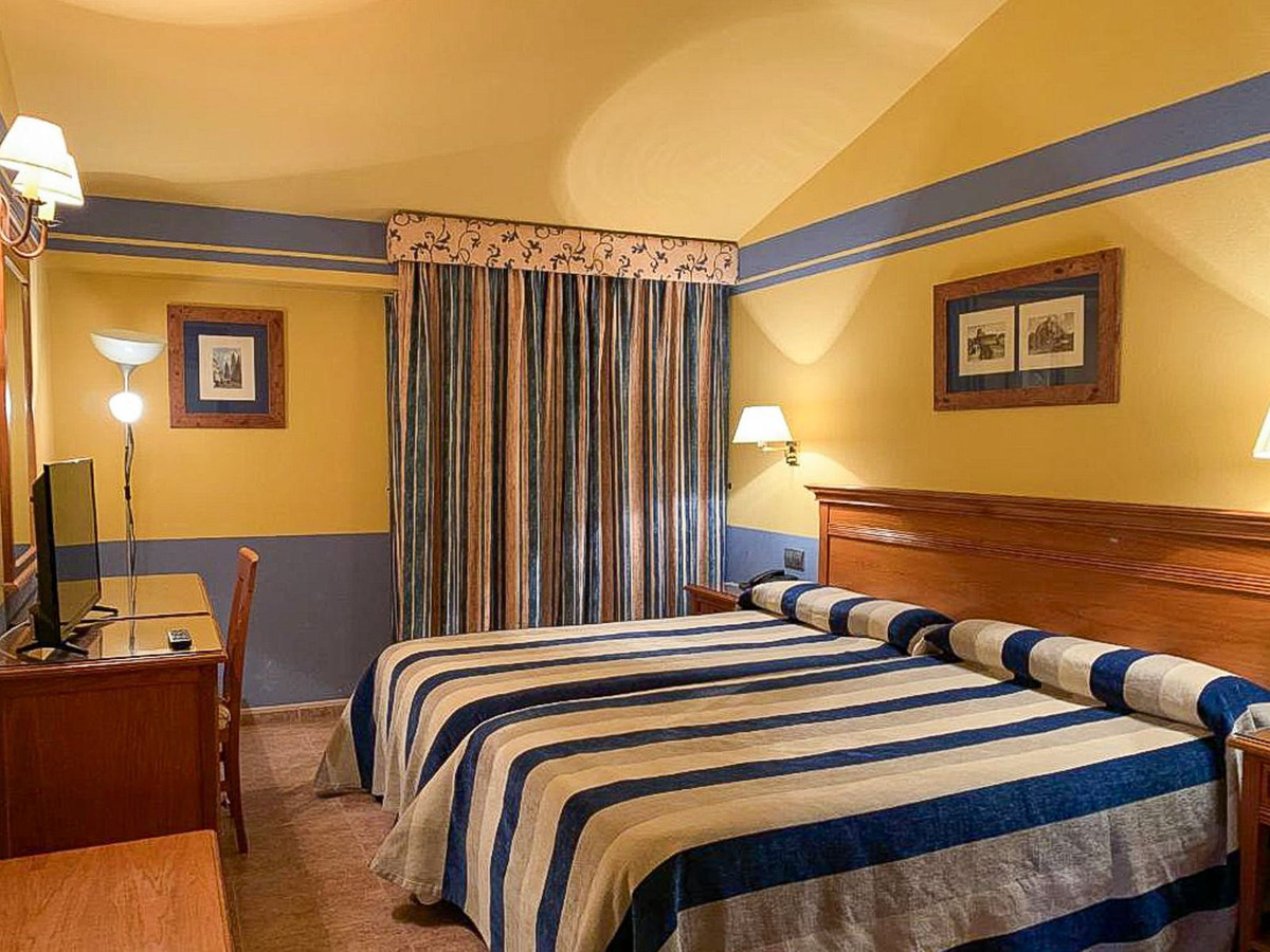 Se vende Hotel de 63 dormitorios en Costa Del Sol, Málaga, España
