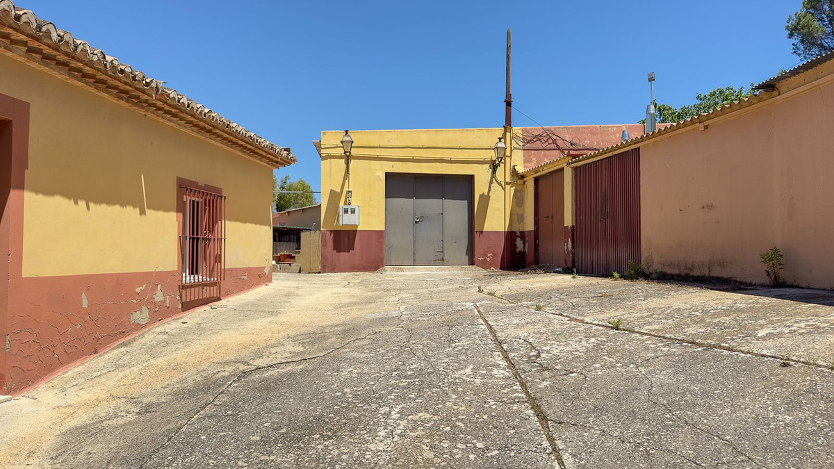 Se vende Hotel de 63 dormitorios en Costa Del Sol, Málaga, España