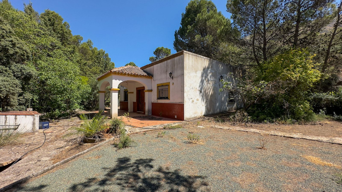Se vende Hotel de 63 dormitorios en Costa Del Sol, Málaga, España