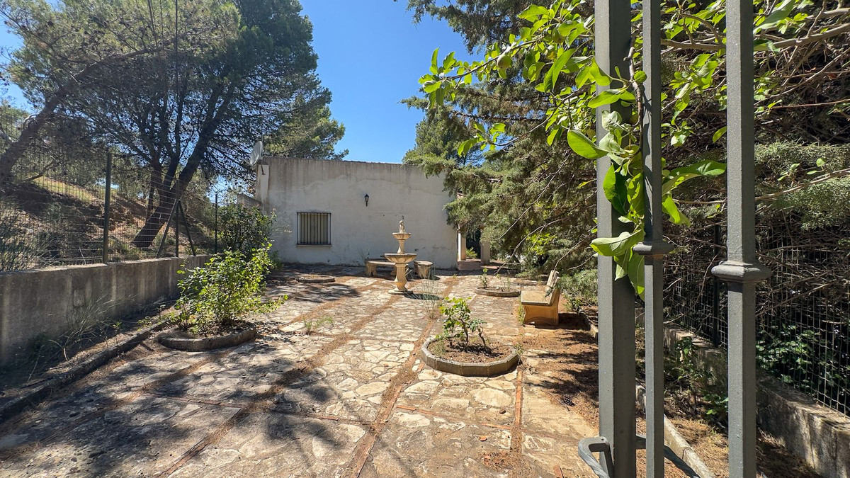 Se vende Hotel de 63 dormitorios en Costa Del Sol, Málaga, España