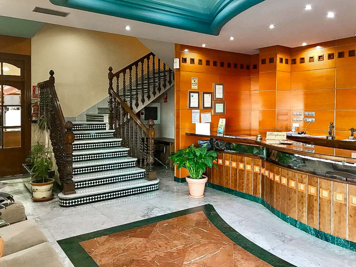Se vende Hotel de 63 dormitorios en Costa Del Sol, Málaga, España