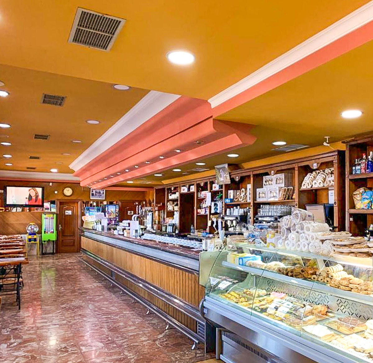 Se vende Hotel de 63 dormitorios en Costa Del Sol, Málaga, España