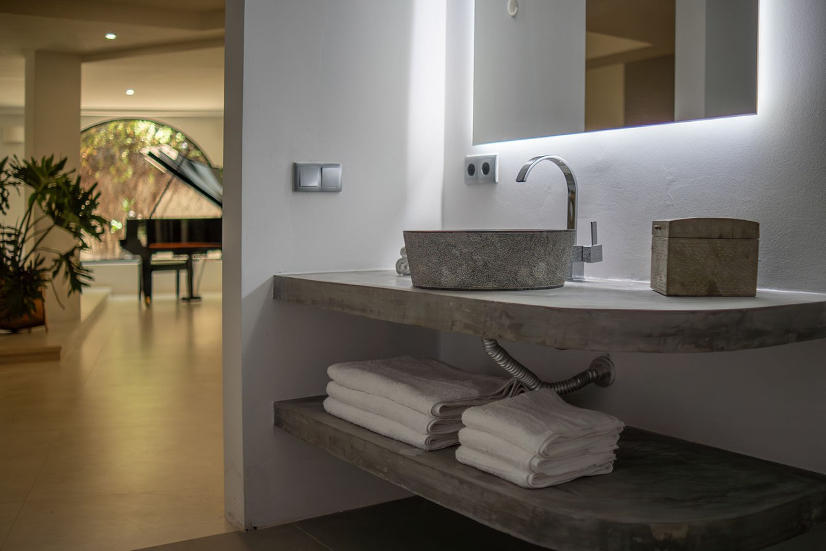 Se vende Villa - Chalet de 4 dormitorios en Costa Del Sol, Málaga, España