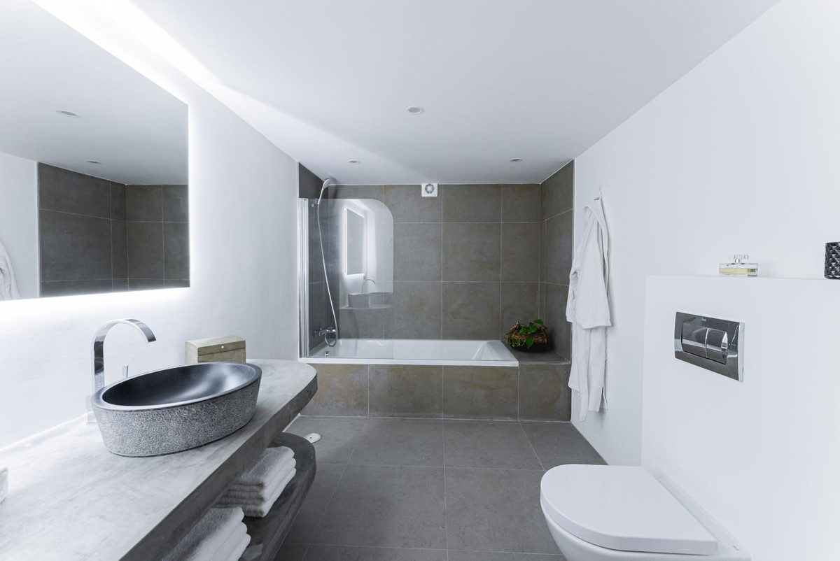 Se vende Villa - Chalet de 4 dormitorios en Costa Del Sol, Málaga, España