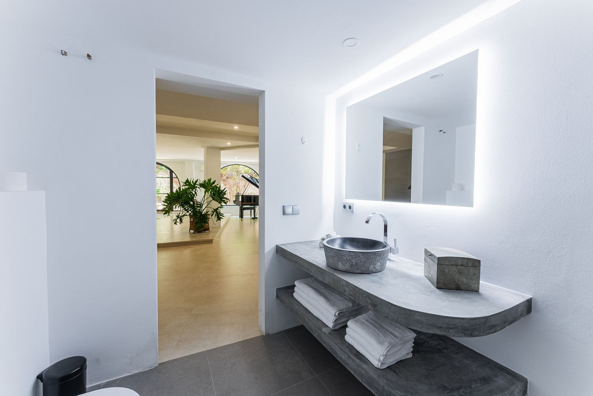 Se vende Villa - Chalet de 4 dormitorios en Costa Del Sol, Málaga, España