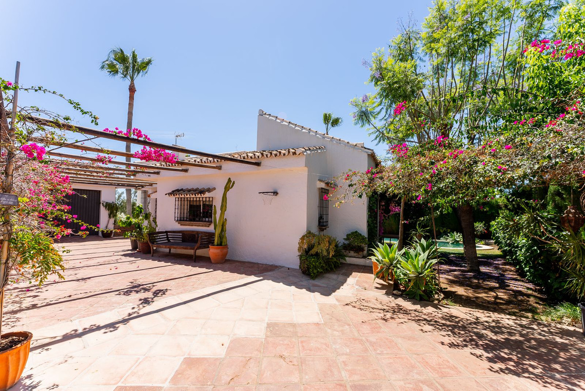 Se vende Villa - Chalet de 4 dormitorios en Costa Del Sol, Málaga, España