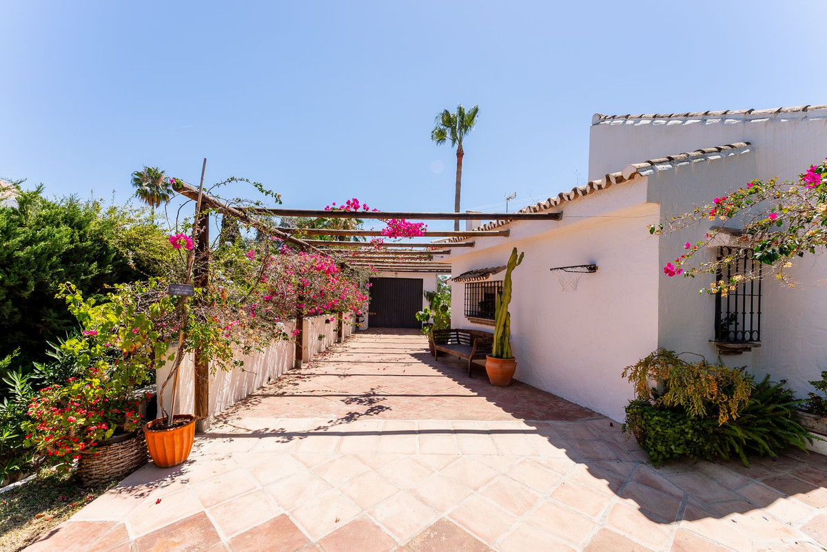Se vende Villa - Chalet de 4 dormitorios en Costa Del Sol, Málaga, España