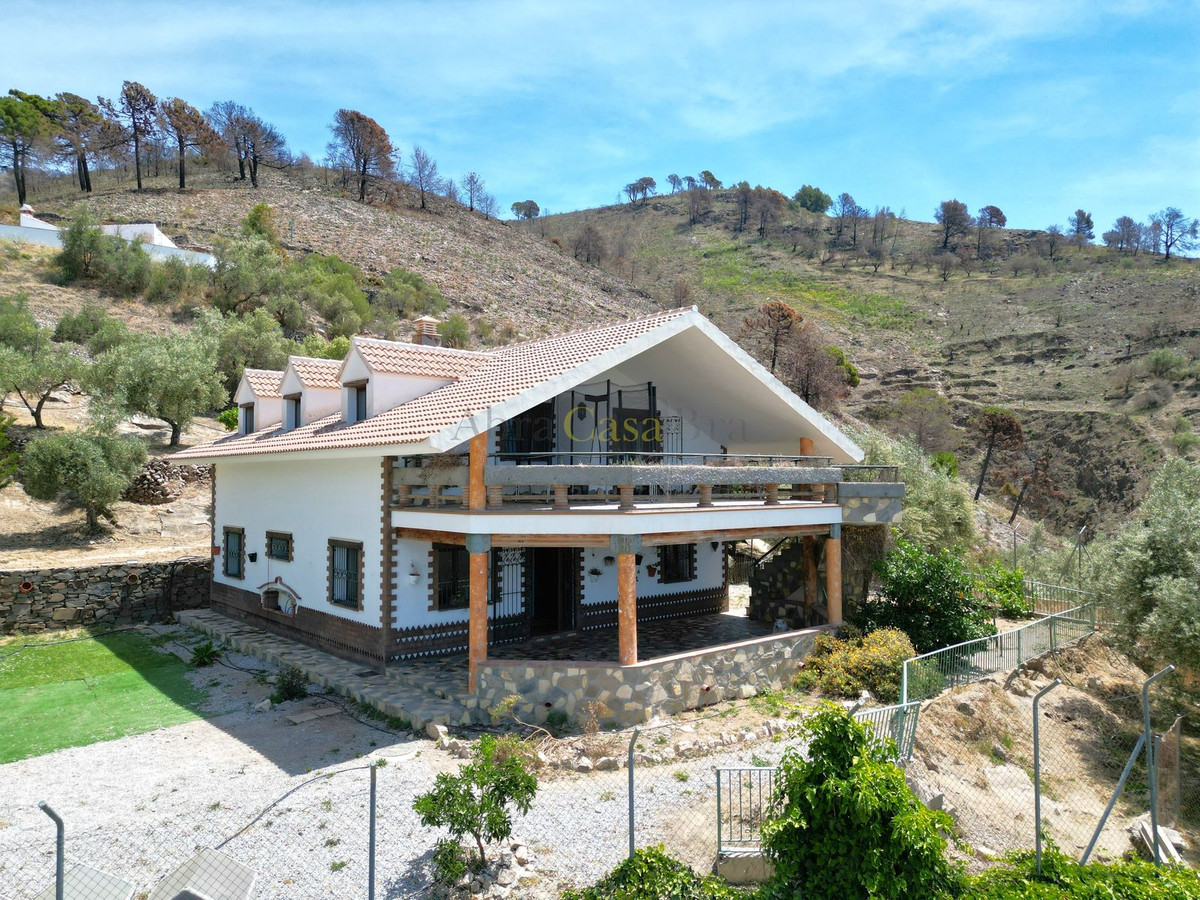 4 Bed Townhouse for sale in Canillas De Albaida Costa Del Sol East, Málaga, Spain