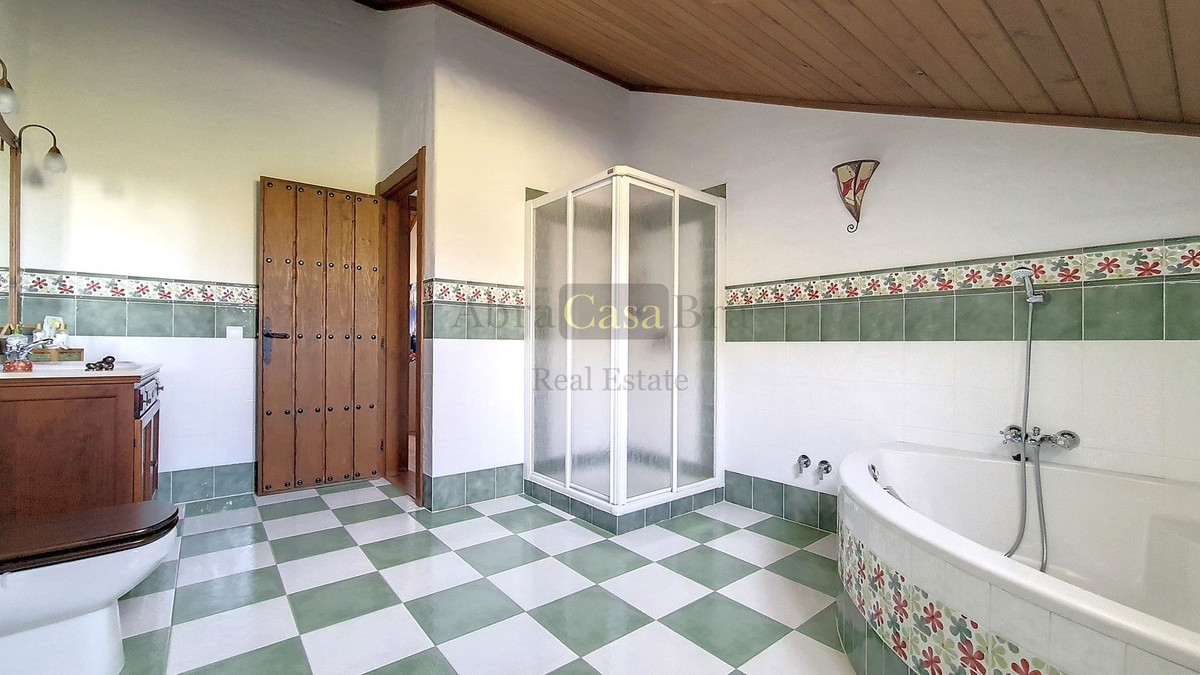 4 Bed Townhouse for sale in Canillas De Albaida Costa Del Sol East, Málaga, Spain
