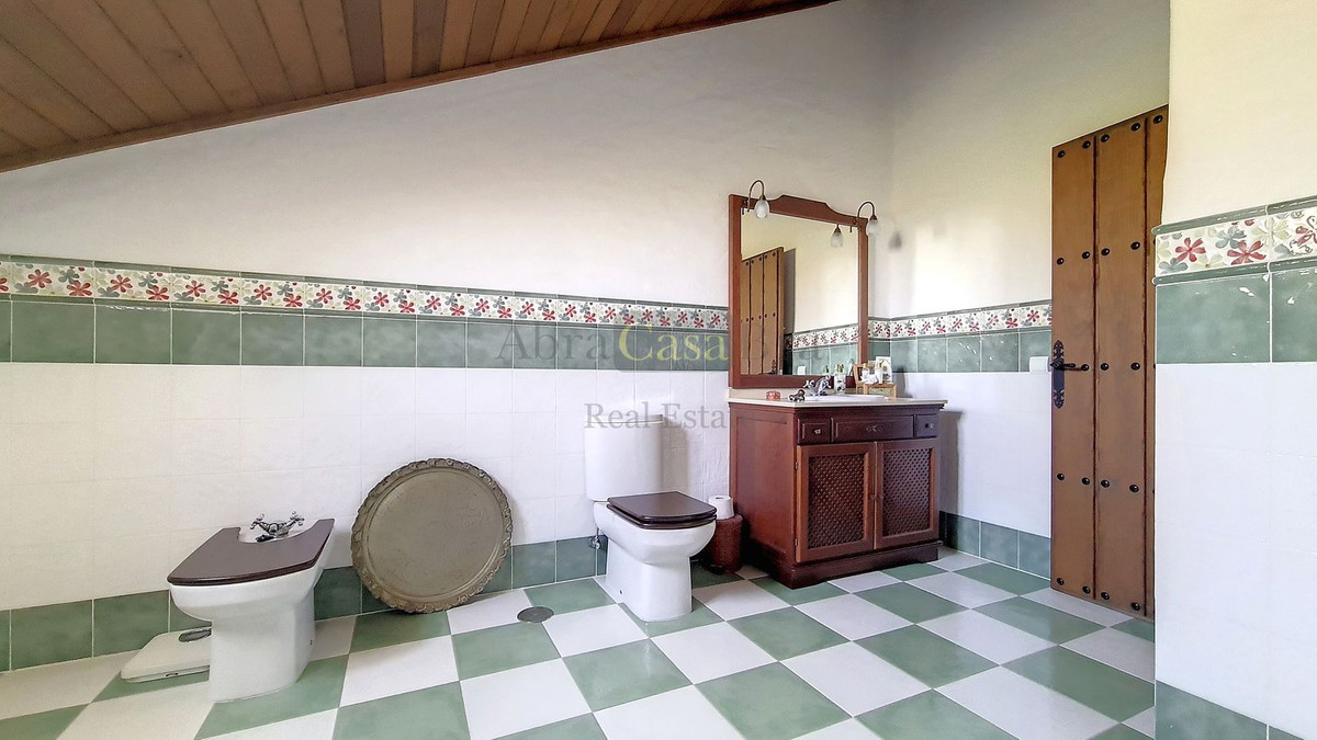 4 Bed Townhouse for sale in Canillas De Albaida Costa Del Sol East, Málaga, Spain
