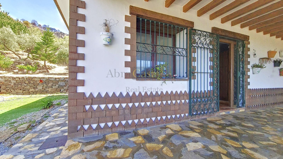 4 Bed Townhouse for sale in Canillas De Albaida Costa Del Sol East, Málaga, Spain