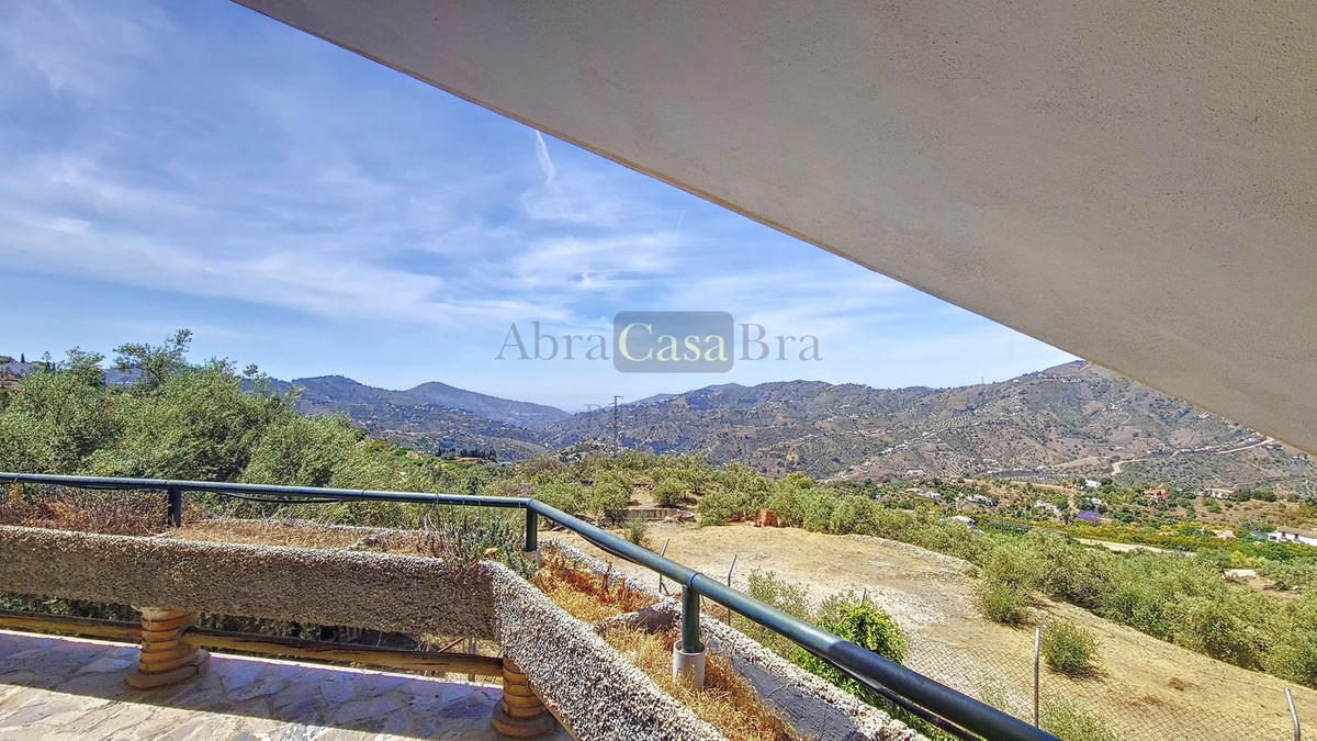 4 Bed Townhouse for sale in Canillas De Albaida Costa Del Sol East, Málaga, Spain