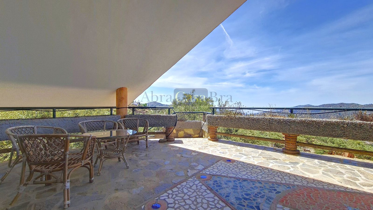 4 Bed Townhouse for sale in Canillas De Albaida Costa Del Sol East, Málaga, Spain