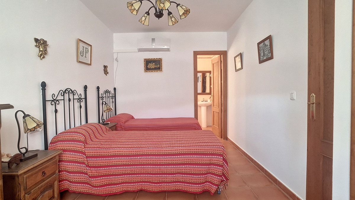 3 Bed Townhouse for sale in Corumbela Costa Del Sol East, Málaga, Spain