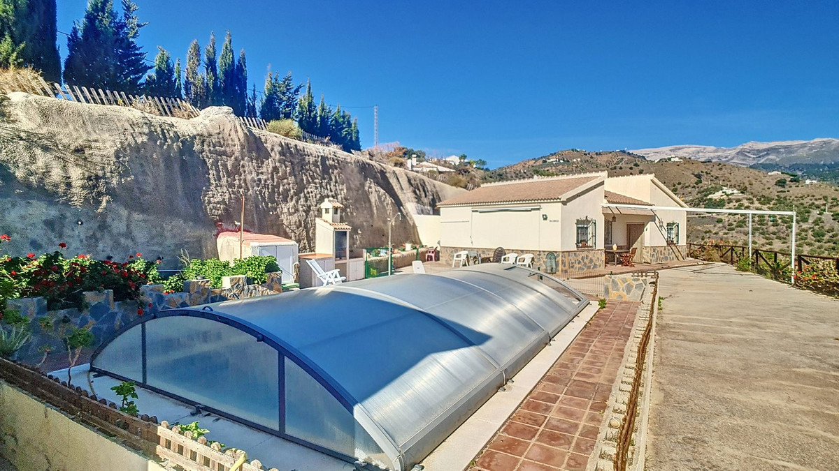 3 Bed Townhouse for sale in Corumbela Costa Del Sol East, Málaga, Spain