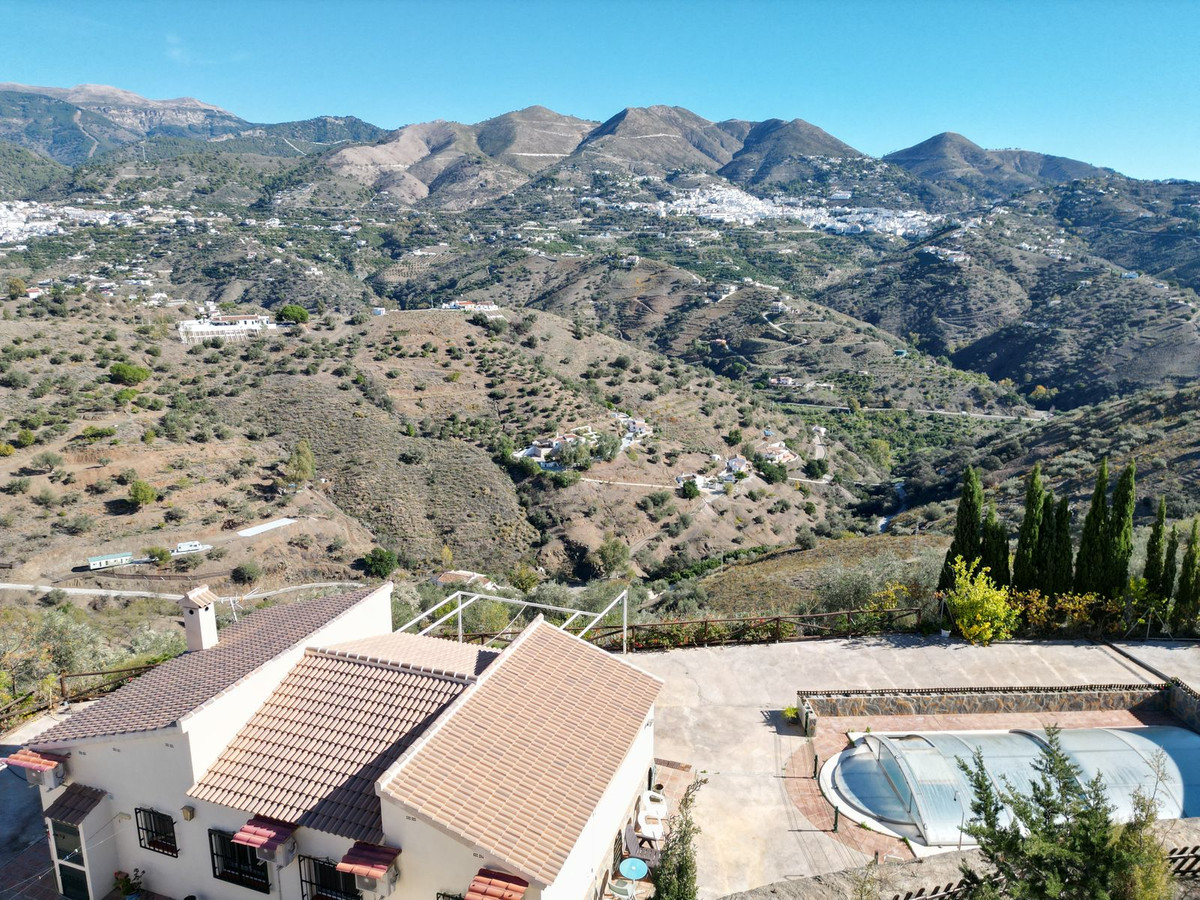 3 Bed Townhouse for sale in Corumbela Costa Del Sol East, Málaga, Spain