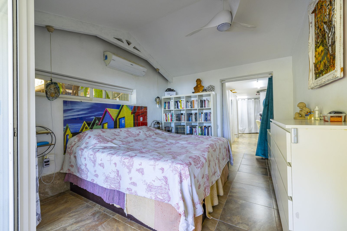Se vende Villa - Chalet de 3 dormitorios en Costa Del Sol East, Málaga, España