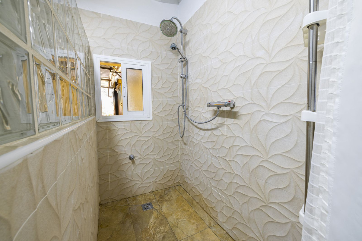 Se vende Villa - Chalet de 3 dormitorios en Costa Del Sol East, Málaga, España