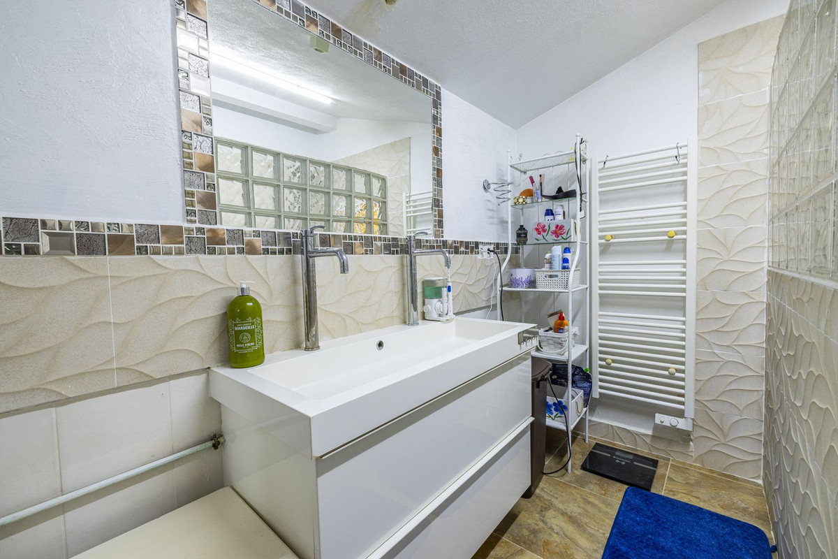 Se vende Villa - Chalet de 3 dormitorios en Costa Del Sol East, Málaga, España