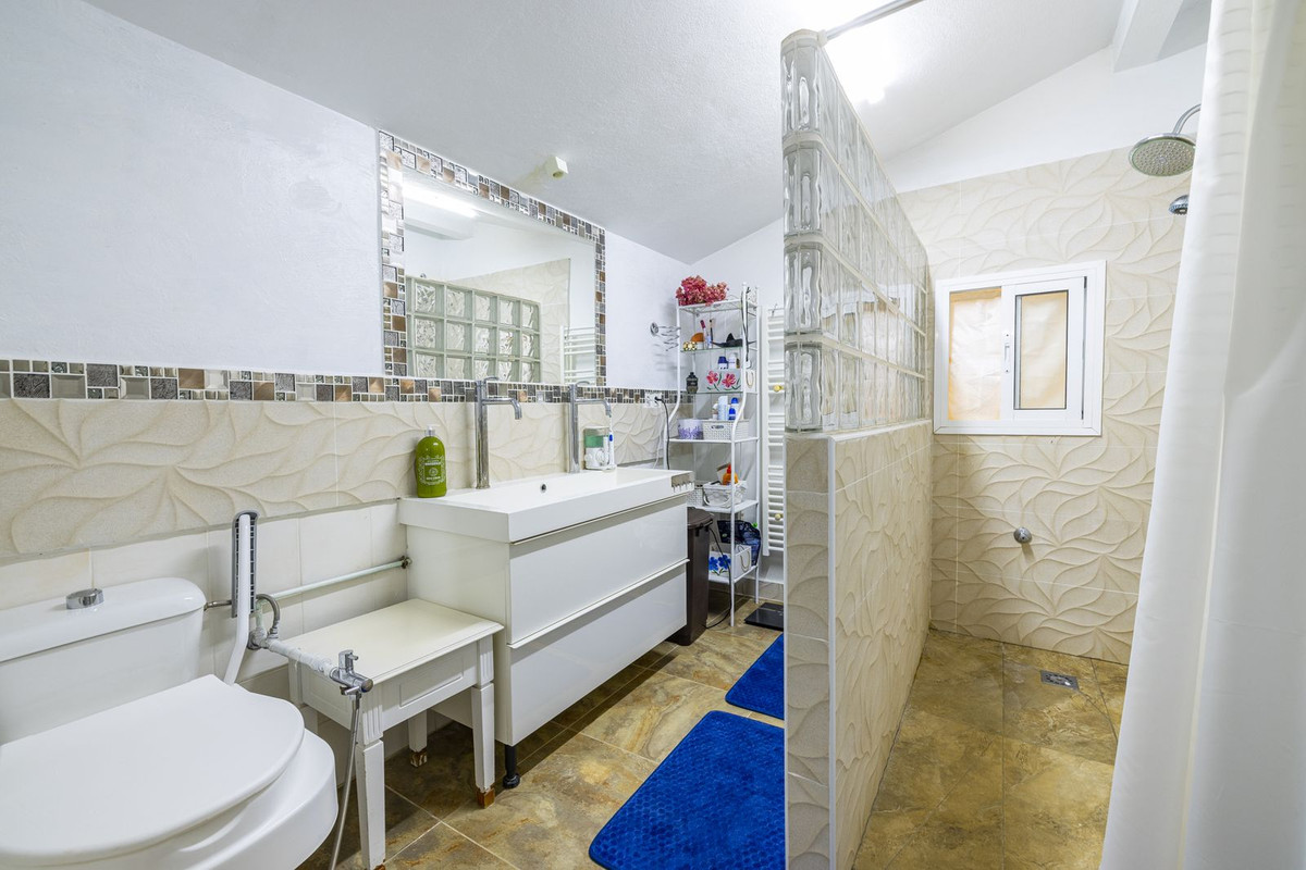 Se vende Villa - Chalet de 3 dormitorios en Costa Del Sol East, Málaga, España